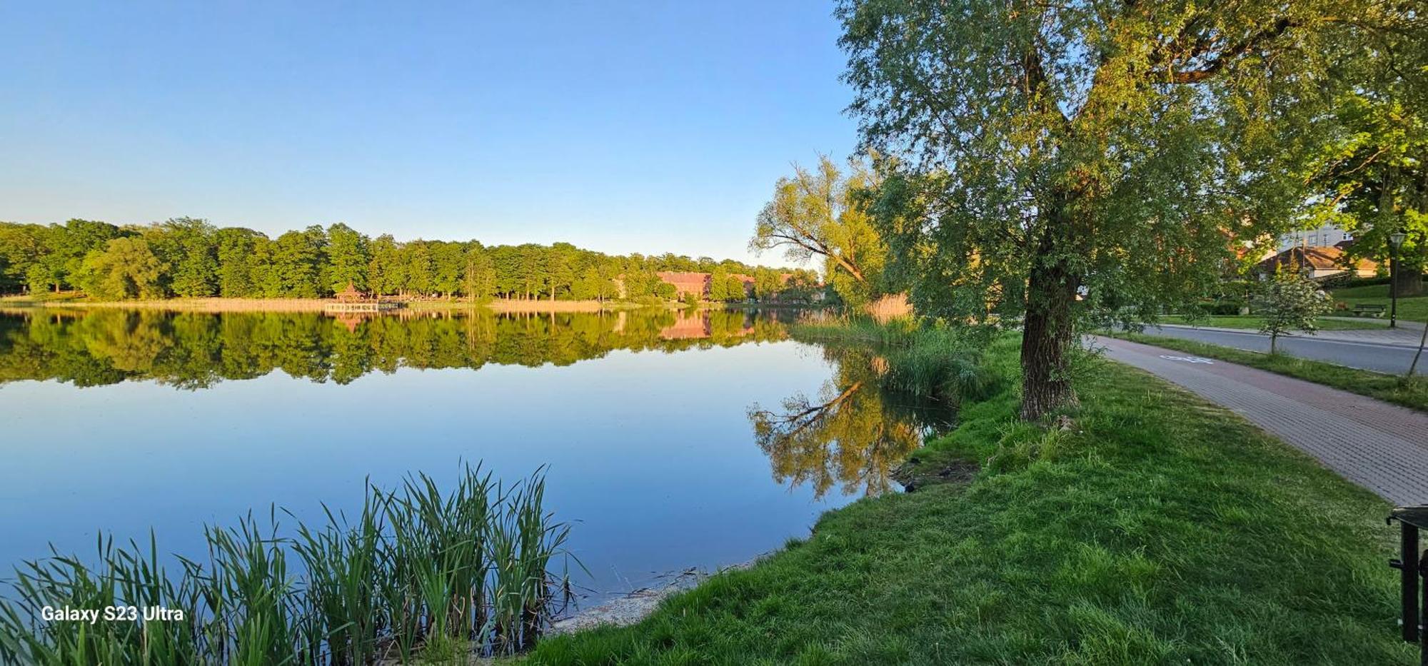 Apartament W Centrum Z Widokiem Na Jeziorko Kętrzyn Exteriör bild