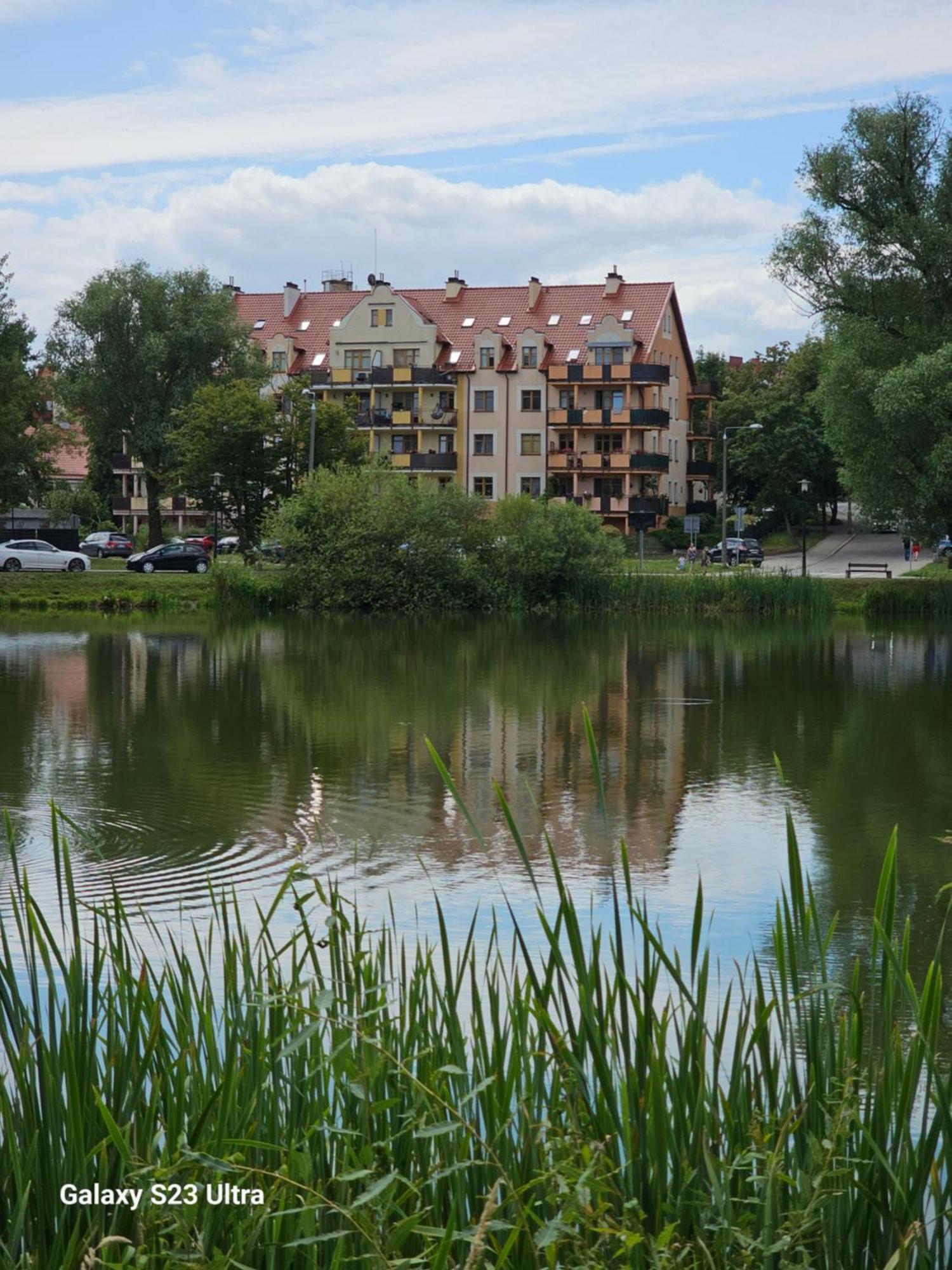 Apartament W Centrum Z Widokiem Na Jeziorko Kętrzyn Exteriör bild