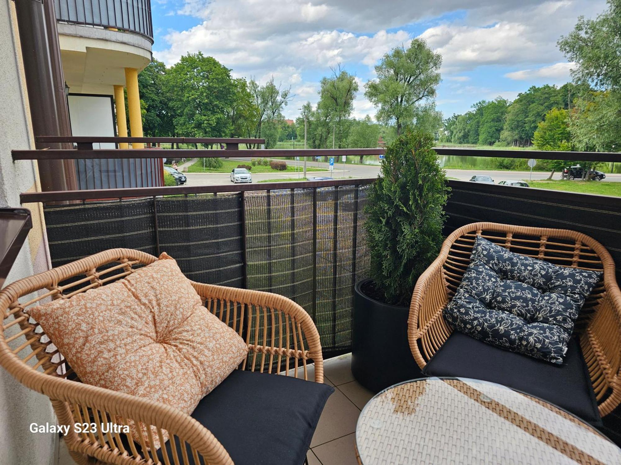 Apartament W Centrum Z Widokiem Na Jeziorko Kętrzyn Exteriör bild